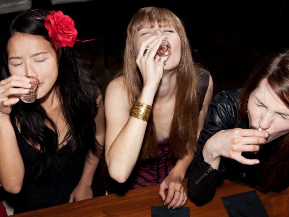 To combat alcoholism, a woman needs to interrupt relationships with friends to drink